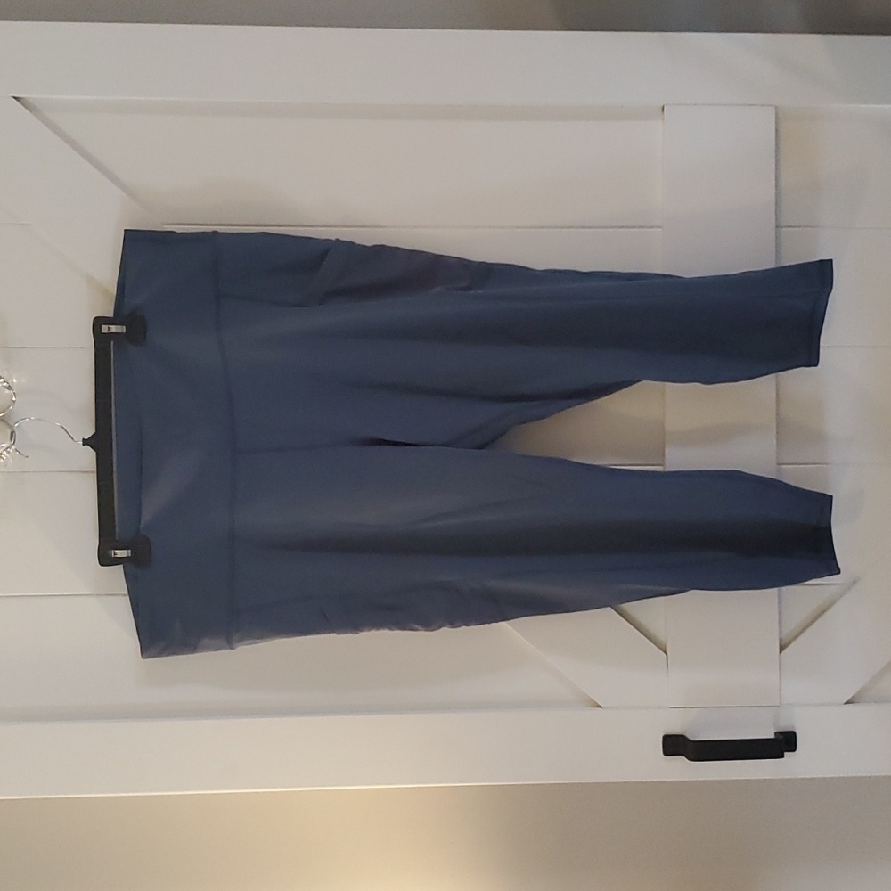 Fabletics Blue Powerhold Mila High-Waisted Pocket Capri Leggings Size 22/24
